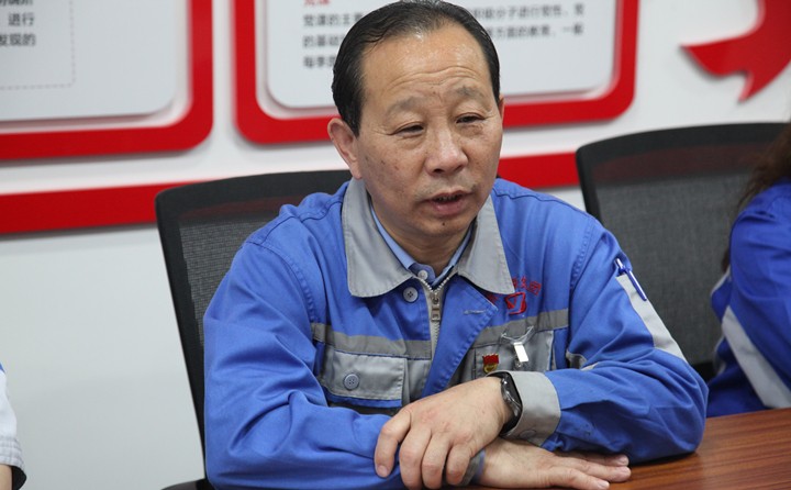 景奉全書記表示，錦旗代表著社區和群眾對我們參與疫情防控工作的認可，也代表著一份責任和激勵。今后，我們會與街道、社區攜手，抓實抓細常態化疫情防控工作及社區志愿服務活動，爭做社區“好幫手”、群眾“貼心人”，用實際行動筑牢疫情防控防線，切實守護人民群眾健康安全.JPG